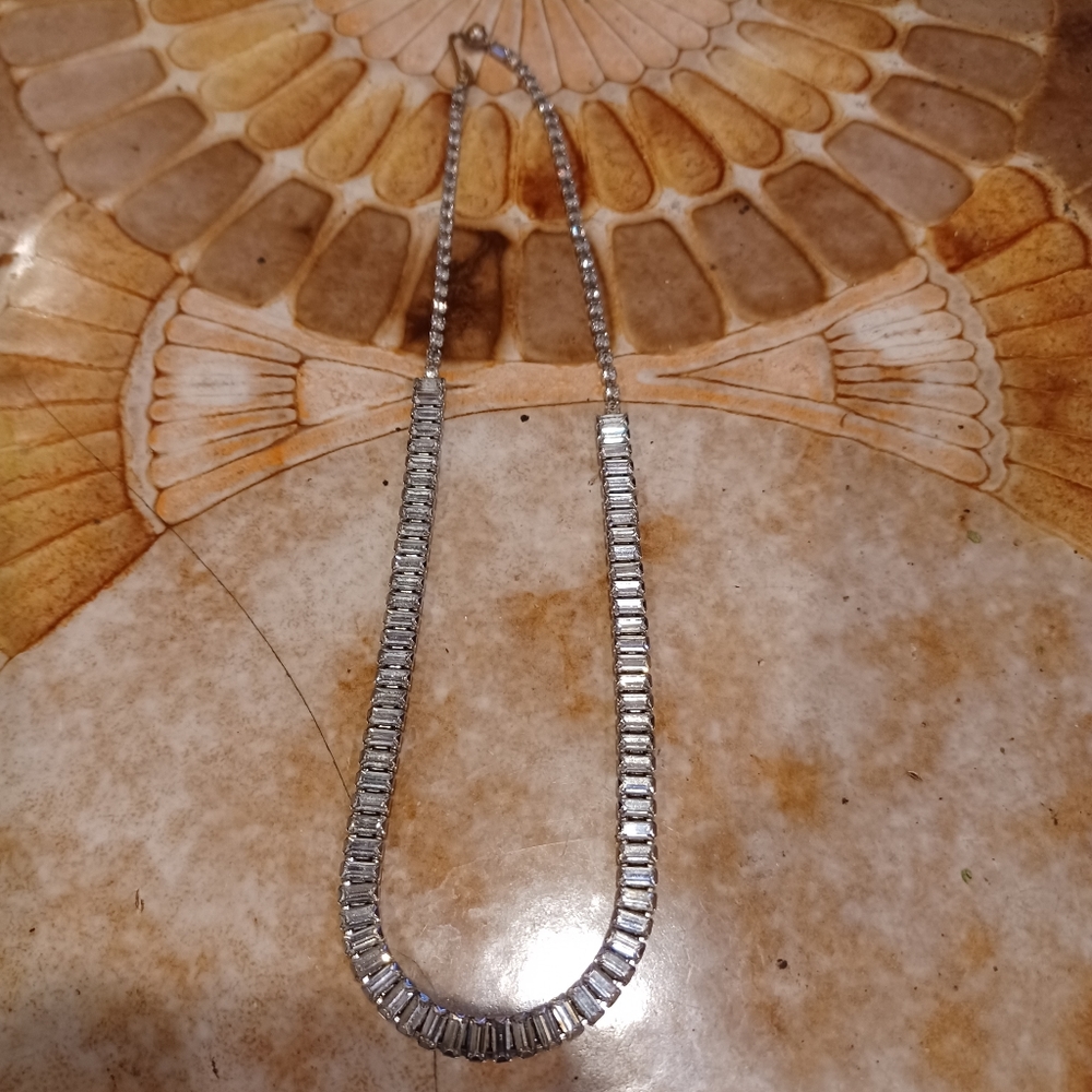 Necklace with nice faux diamonds
